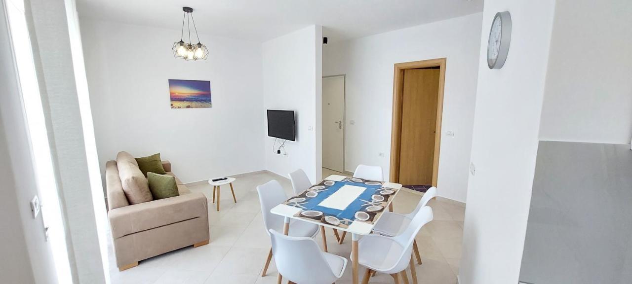 Reina Apartments_lura 3_gjiri Lalzit * Durrës