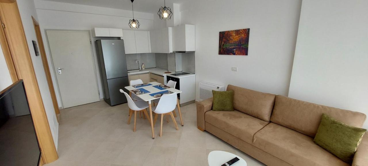 Reina Apartments_lura 3_gjiri Lalzit Appartement *