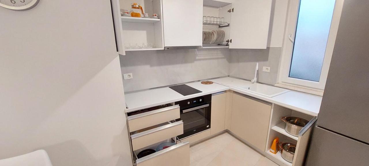 Reina Apartments_lura 3_gjiri Lalzit Appartement *